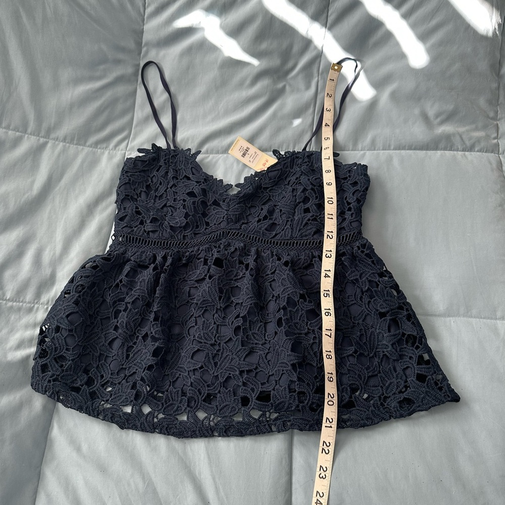 NWT Francesca’s navy lace Top With Adjustable Straps Size Small